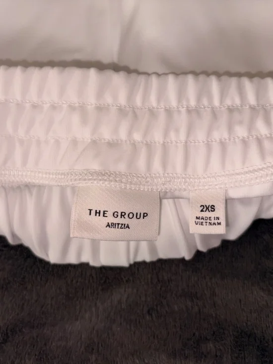 Aritzia White Elastic Waist Shorts - Picture 3 of 3